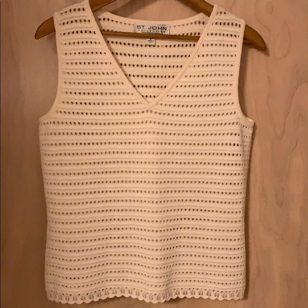 Beautiful St. John creme knit top.